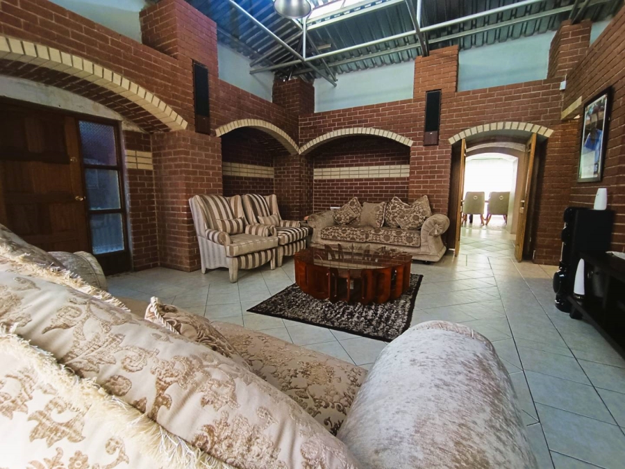 5 Bedroom Property for Sale in Fichardt Park Free State